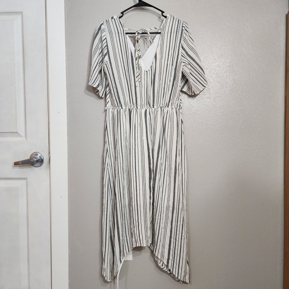 Maurice's Women's‎ Dress Size Medium No Belt Stiped Flutter Sleeve Midi - Picture 2 of 8